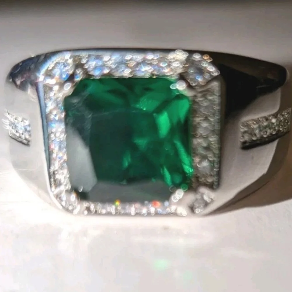 Silvery Classic Men's emerald green Gemstone Lab Created Diamond Ring Size 9